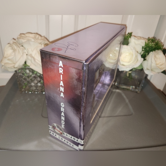 Ari by Ariana Grande EDP Perfume Gift Set with Pom Pom Headband;New & Never Used - Picture 9 of 16